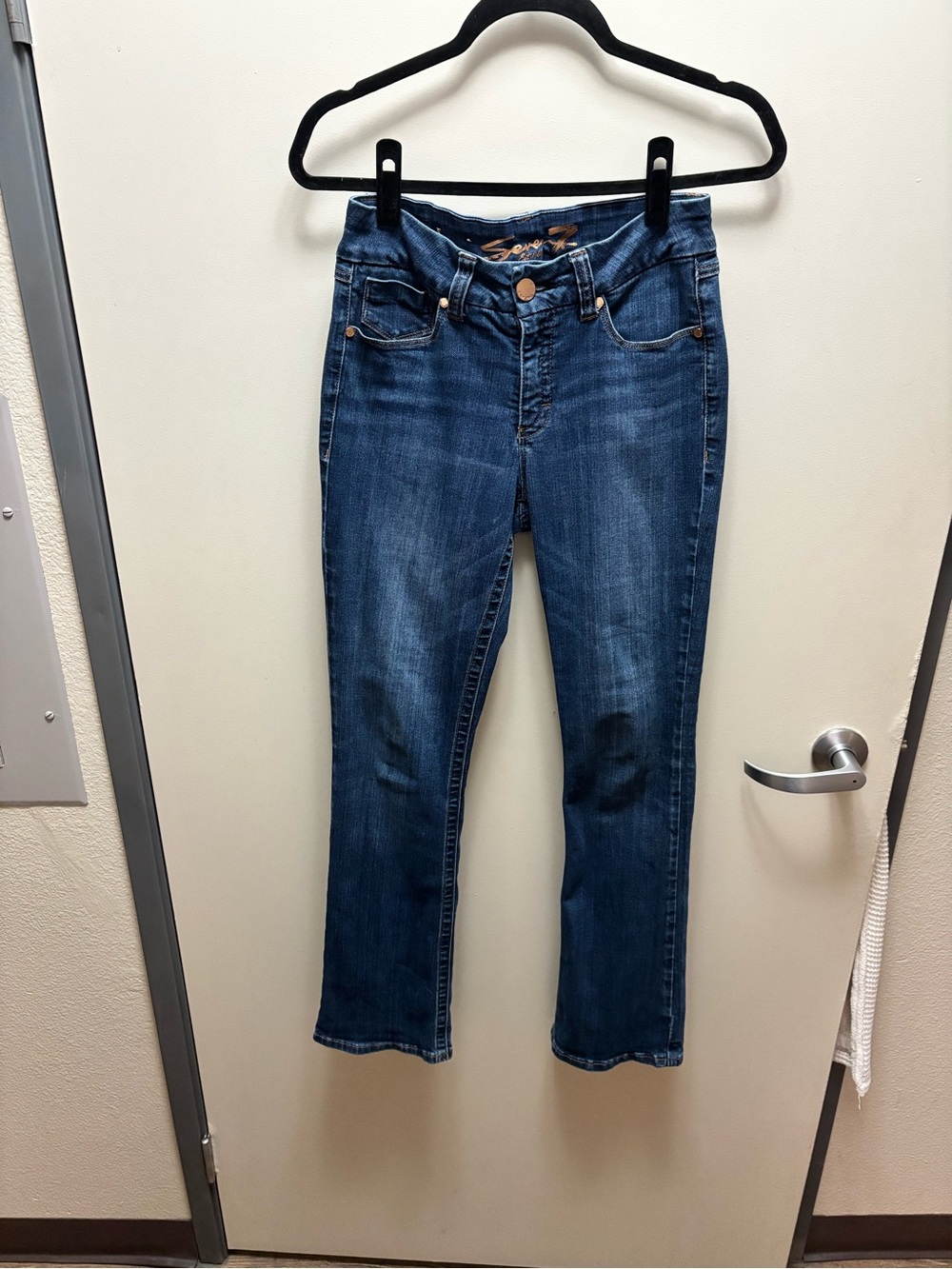 Seven7 size 6 women’s dark wash bootcut jeans